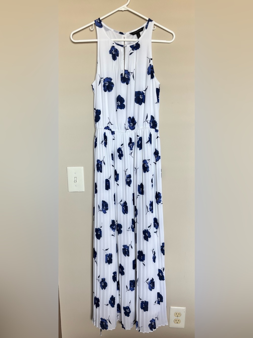 Banana Republic NWOT White Maxi Dress with Navy Floral Print